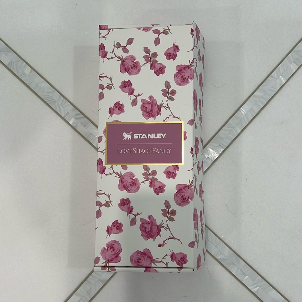 Box & velvet sheath - 20oz Love Shack Stanley Ribbon Rosa bottle NEW CONDITION